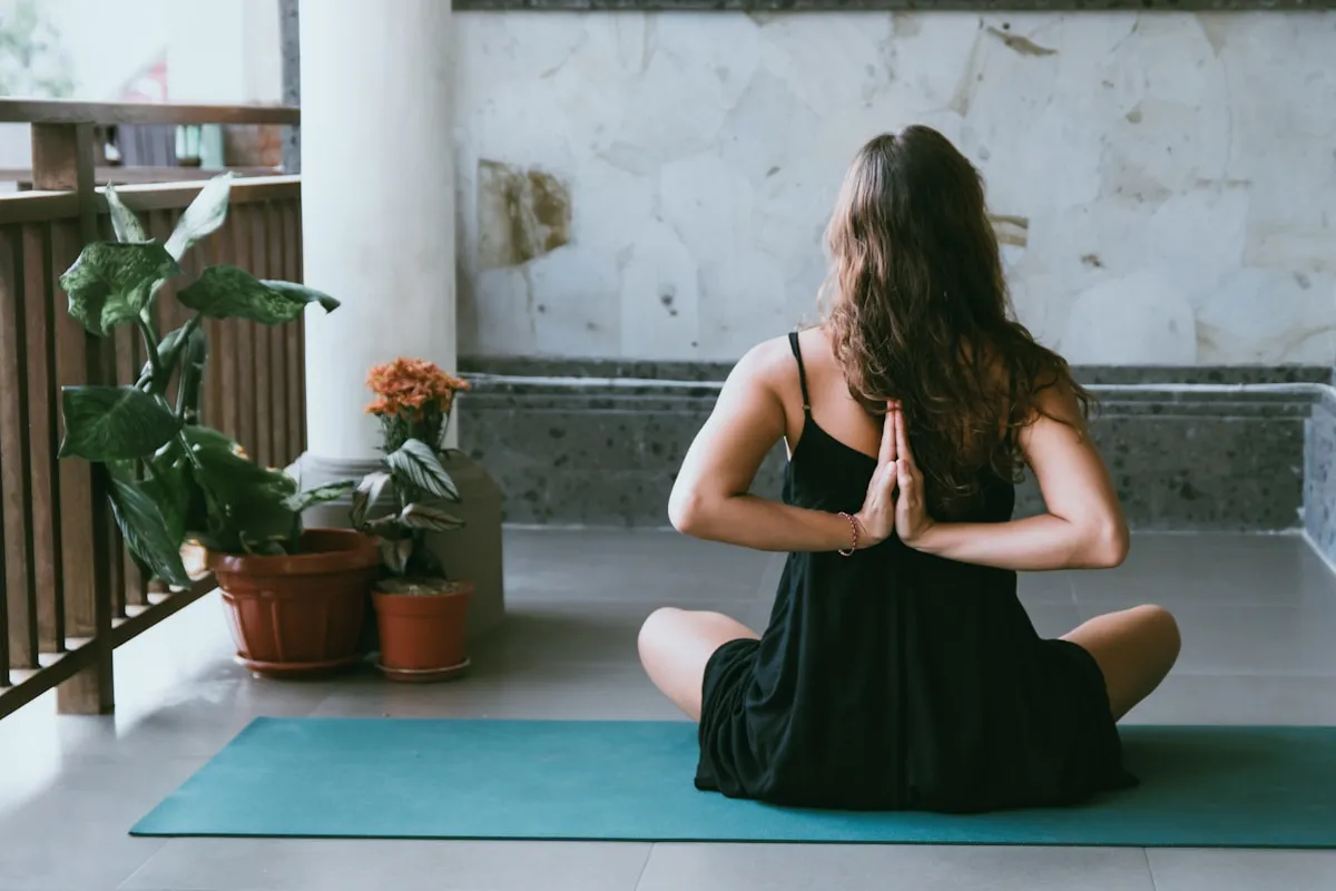 Sukhasana : S’asseoir tranquille pour bien démarrer la séance